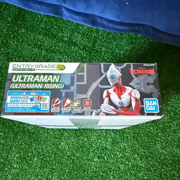 Bandai Entry Grade Ultraman (Ultraman: Rising) Colored Plastic Model Kit – NIB - Picture 7 of 10